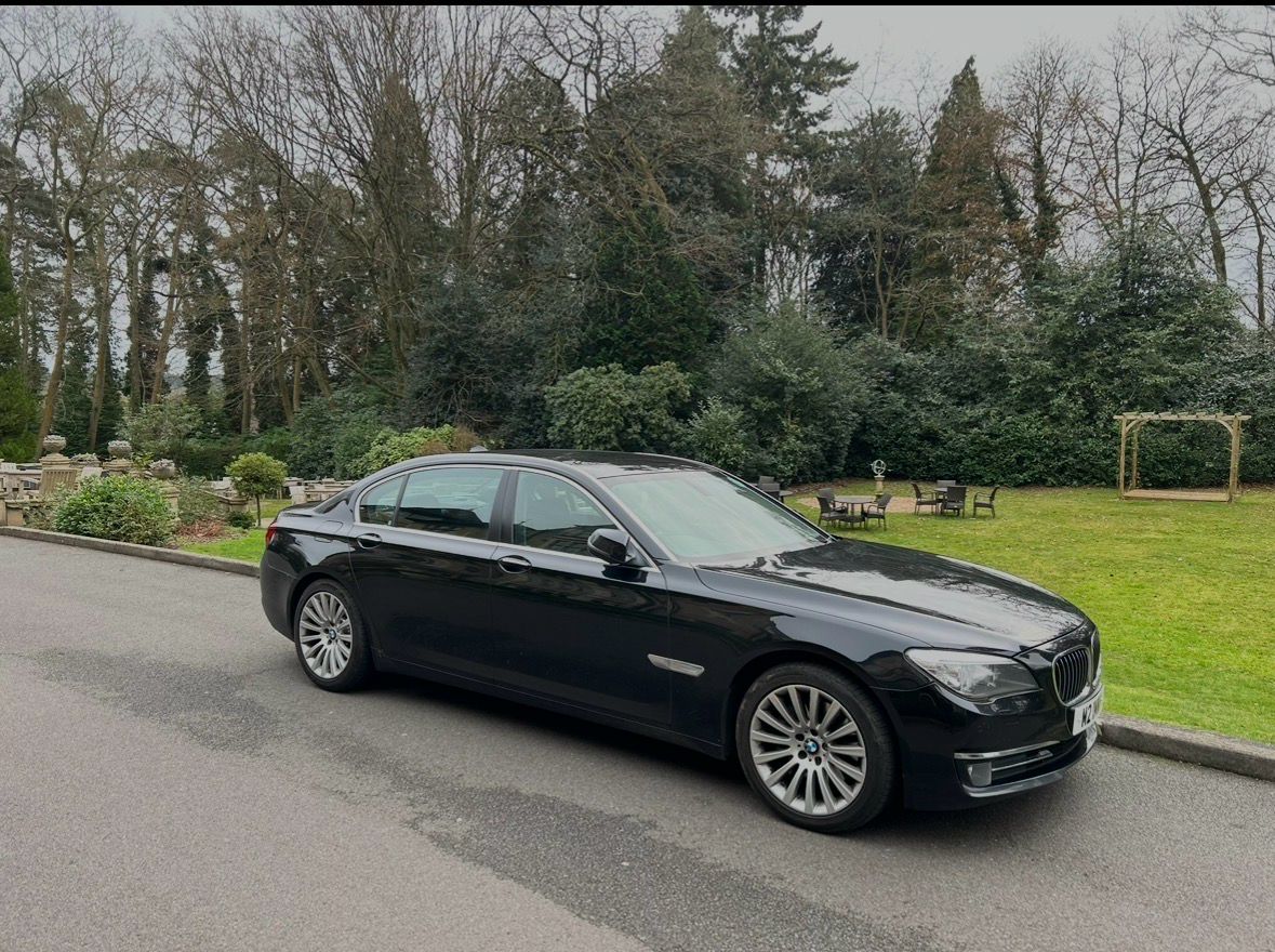 Book Airport Transfers Camberley Today